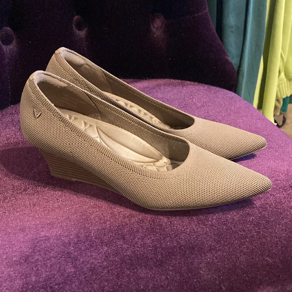 Brown Wedge Shoes with Textured Finish